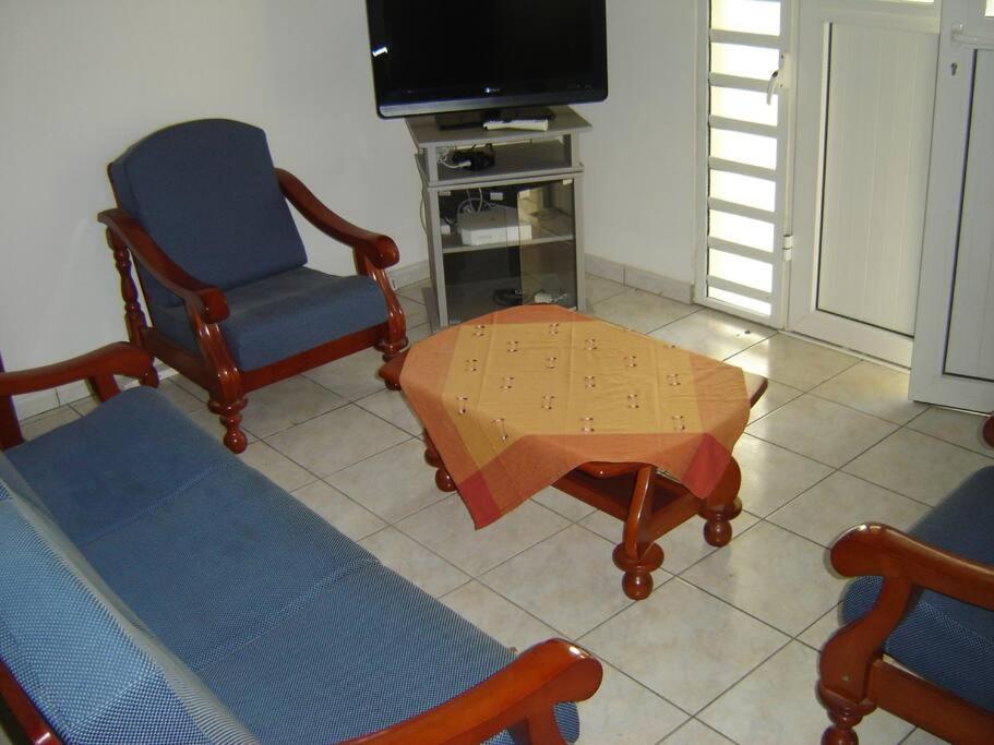 Charmant Appartement Verdoyant Le Morne-Vert Esterno foto