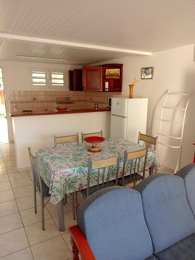 Charmant Appartement Verdoyant Le Morne-Vert Esterno foto